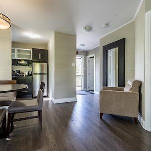 1 King Bed Studio Suite Water Front Non-Smoking